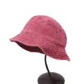Détail de chapeau bob en coton rouge lavé, casquette de protection solaire rétro. - Taille unique / Bordeaux