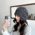 Bonnet slouchy en tricot floral noir et blanc pour femmes, couvre-chef chaud d'automne et d'hiver. - L (58-60cm) / Noir
