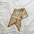 Écharpe en soie étroite élégante pour femmes, ruban de sac chic et accessoire de cheveux. - Jaune