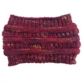 Detail van donkerrode gemêleerde gebreide haarband, warme winter haaraccessoire voor dames. - Rode Bloem