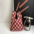 Mini Strick karierte Tasche Detailaufnahme, stilvolle karierte Handtasche in Rosa. - 21x20x12cm / Burgunderrot