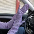 Eis-Seide Sonnenschutz Ärmel Detailansicht mit Fingerschutz für das Fahren im Freien. - Lila