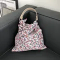 Blumenstoff Handtasche mit beigem Ledergriff, stilvolles Plissee-Design für Damen im Sommer. - Rosa
