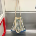 Gebreide gestreepte schoudertas met plooidesign, casual tote bag voor dames dagelijks gebruik. - Blauw