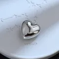 Ciondolo cuore argentato accessorio gioielli DIY, design 3D liscio e minimalista. - Stile Cuore Liscio 3D (DZ0038)