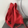 Rote geflochtene Plissee-Umhängetasche, stilvolle lässige Akkordeon Handtasche für Damen. - Rot