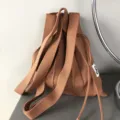 Gestrickte plissierte Umhaengetasche fuer Damen, stilvolle faltbare Strickhandtasche. - Dunkelbraun