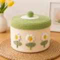 Süßer Baumwollseil-Aufbewahrungskorb mit Deckel, Gänseblümchen-Stickerei, ideal für den Tisch. - 22*15 / Beige Basis & Grüner Deckel - Weiße Sonnenblume