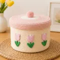 Baumwollseil Aufbewahrungskorb mit Deckel und Tulpenstickerei für Schreibtisch Organisation. - 22*15 / Beige Basis & Rosafarbener Deckel - Rosa Tulpe
