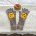 Gants en tricot mignons d'hiver avec écussons smiley jaunes, gants chauds en laine douce. - Kaki Foncé