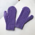 Violette geflochtene fingerlose Strickhandschuhe, warme gerippte Winterfäustlinge für Damen. - W411 / Lila