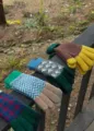 Winter color block knitted gloves feature stylish geometric patterns and cozy warmth for cold days. - Green Leaves / 21x9cm