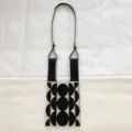 Sac à bandoulière en tricot noir et blanc avec motif géométrique pour femme variante. - Style bandoulière / Noir