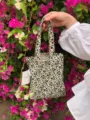 Japanische Vintage Schwarz-Weiß Blumen Leinwand Tote Bag, lässige Handtasche für den Alltag. - Kleine Blumen auf weißem Hintergrund