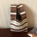 Borsa shopper a maglia rigata marrone, grande borsa casual da donna per uso quotidiano. - Caffè