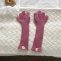 Gezellige roze gebreide lange handschoenen armwarmers winter zacht ribgebreid design - Lange Handschoenen / Rozerood