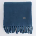 Sciarpa invernale tinta unita calda in morbido misto lana con frange e dettaglio metallico. - Blu scuro