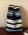 Borsa shopper in maglia a righe alla moda da donna, grande borsa a tracolla casual per viaggi. - Nero