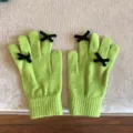 Grüne Strickhandschuhe mit fünf Fingern und schwarzer Schleife süße Winter-Wärme-Handschuhe - 21x11cm-U203S / Sattes Grün