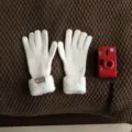 White knitted winter gloves with plush cuffs, warm thermal cold-proof daily wear detail shot. - 30x11cm / Ivory