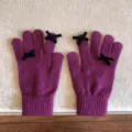 Süße fuchsia Strickhandschuhe mit schwarzen Samtschleifen, warme Fünffinger-Winterhandschuhe. - 21x11cm / Lila