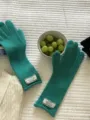 Detailansicht dicker warmer Strickhandschuhe in Türkis Unifarben für kalte Tage. - Seeblau