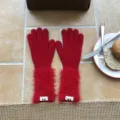Rote lange Strick-Touchscreen-Handschuhe mit Plueschbuendchen und einfarbigem Design. - Einheitsgröße (W313) / Rot