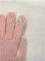 Nahaufnahme von rosafarbenen Winter-Strickhandschuhen mit leitfähigen Fingerspitzen. - Rosa