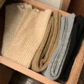 Effen wol mid-tube beenwarmers, gezellige geribbelde wintervrouwen sokken variant. - Broken Wit