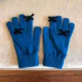 Blaue Strickhandschuhe mit schwarzen Schleifen, herbst- und winterwarme Touchscreen-Handschuhe. - 21x11cm / Marineblau