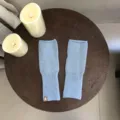 Nahaufnahme von weichen Damen Strick-Fingerlosen Handschuhen in Hellblau, kuschelig warm. - Himmelblau