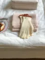 Gemütliche Winter-Knitted-Handschuhe mit süßem Kontrastrand, warme Wollmischung für kalte Tage. - 23x10cm / Elfenbein