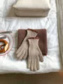 Gemuetliche Winter Wollstrick Touchscreen Handschuhe mit eleganten Bogenkanten und passendem Schal. - 23x10cm / Khaki