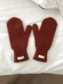 Acogedoras manoplas 100% lana marrón óxido para el invierno, guantes de punto cálidos y suaves. - Talla Única / Caramelo