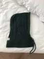 Comodo passamontagna in maglia verde scuro con bottoni e coulisse per donne alla moda. - Verde Scuro