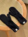 Winterwarme kuschelige Plueschhandschuhe in klassischem Schwarz, weich und warm fuer kalte Tage. - Vollfinger / 27x10cm / Schwarz
