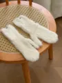 Winter warme Plueschhandschuhe kuschelige einfarbige Fusselhandschuhe fuer Damen und Herren. - Vollfinger / 27x10cm / Weiß