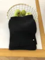 Gemütlicher schwarzer Winter-Strickschal Detailaufnahme, weiche warme Wollmischung Textur. - Schwarz