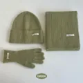 Conjunto acogedor de gorro bufanda y guantes de punto verde salvia estilo minimalista - Verde