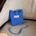 Blaues schickes gestricktes Mini Handytasche Umhaengetasche fuer Damen kleine Tasche Alltag. - Himmelblau