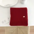 Minimalistischer roter Strickschal für Damen, warmer Winterschal, elegante einfarbige Umhänge. - Rot
