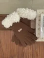 Cozy winter women gloves in brown knit with white fluffy fleece cuff and cute pink label detail. - 25x10cm / Dark Brown