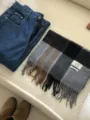 Klassieke wollen ruitjes sjaal met franjes, gezellig en warm wintermode accessoire voor dames en heren. - Grijs