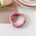Gezellige herfst winter pluche haarelastiek met kleurrijke harige textuur en een leuke parel. - Roze