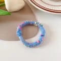Blauwe pluche haarelastiek met kleurrijke stippen, zachte haaraccessoire voor dames in winter. - Blauw