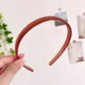 Brown acrylic hair hoop with anti-slip teeth design for women daily wear stylish hair accessory - Coffee