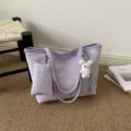 Modische lila Shopper Schultertasche mit Schmetterling Muster und süßem Plüschhasen Anhänger. - Schmetterling Einkaufstasche (Ohne Anhänger) (6889) / Lila