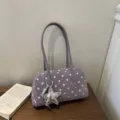 Μωβ τσάντα ώμου με πουά και ασημένιο αστέρι μενταγιόν, κομψή τσάντα μπόουλινγκ. - Με Κρεμαστό / Μωβ