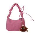 Borsa a tracolla rosa con manico arricciato, ricamo farfalla e portachiavi di peluche. - Borsa Singola / Rosa