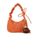 Borsa a spalla arancione sotto il braccio con ricamo di farfalla e portachiavi morbido - Borsa Singola / Arancione
